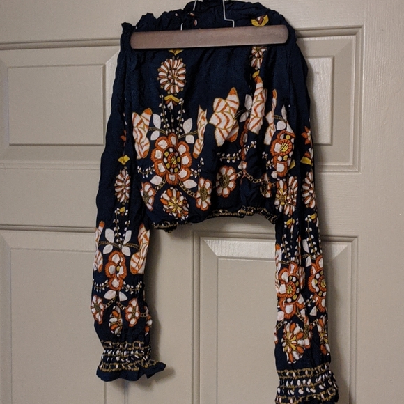 Off the shoulder crop top - Picture 1 of 3